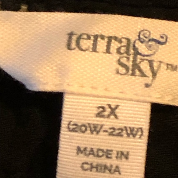 Cute black shirt. Light weight and comfy - Picture 2 of 4